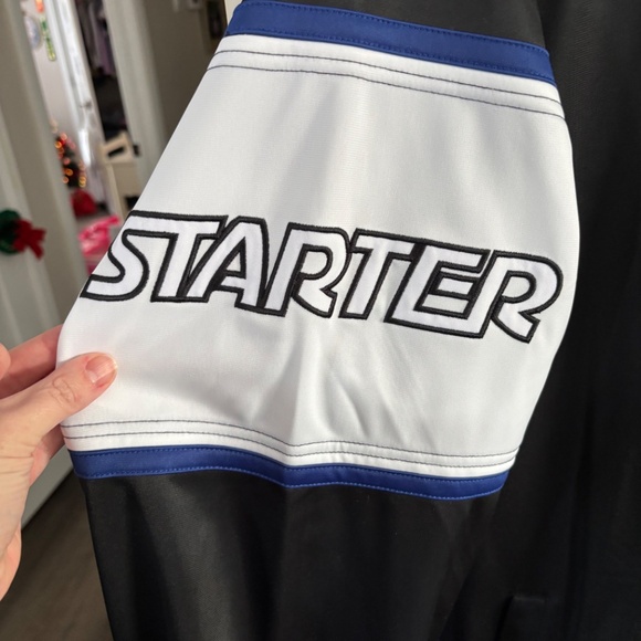 Toronto Maple Leafs jacket - Picture 4 of 6